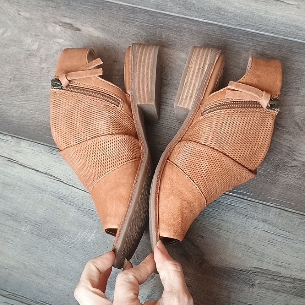 Sofft Tan Peep-Toe Sandals - Picture 3 of 10